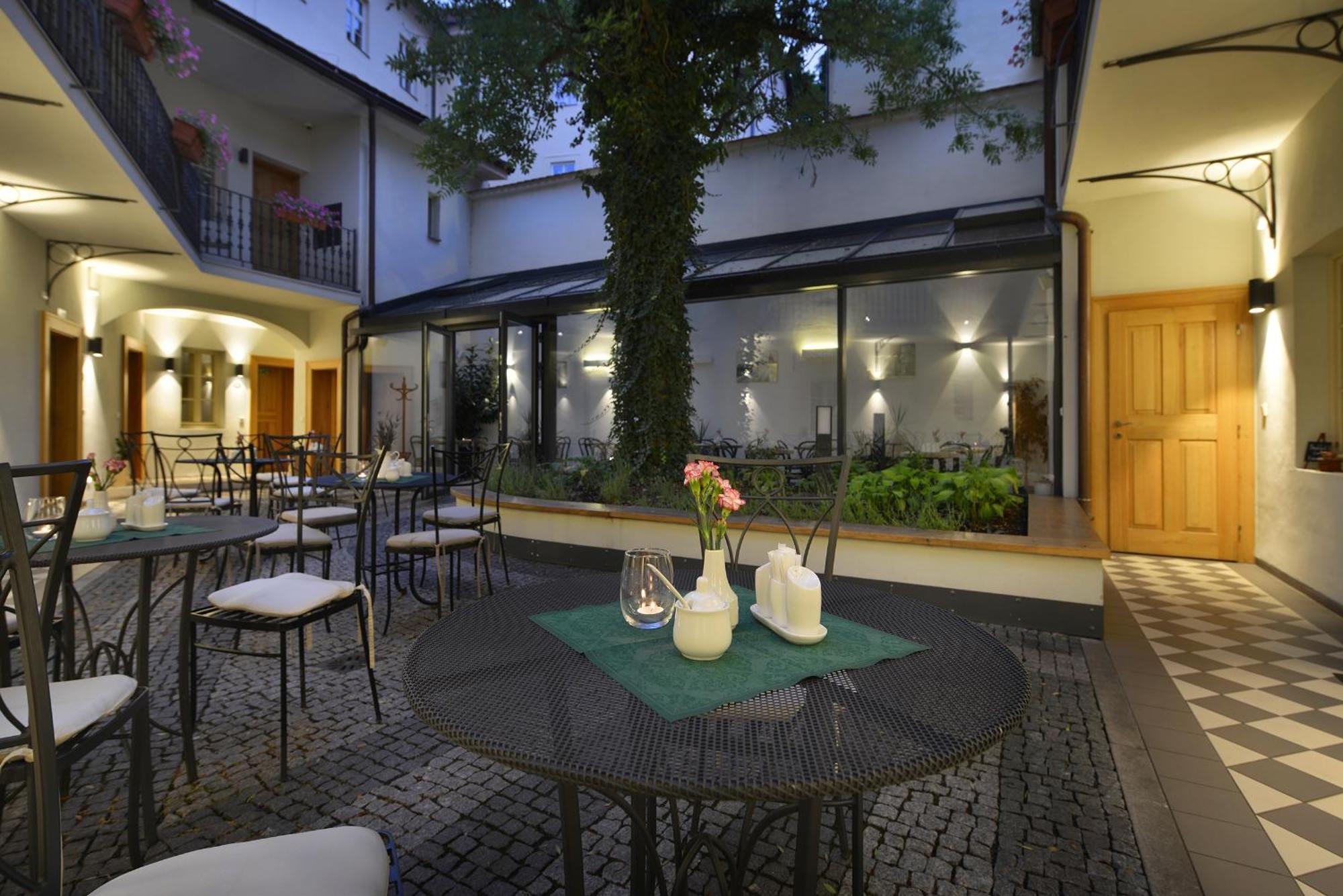 Hotel At The White Lily Prague Exterior photo